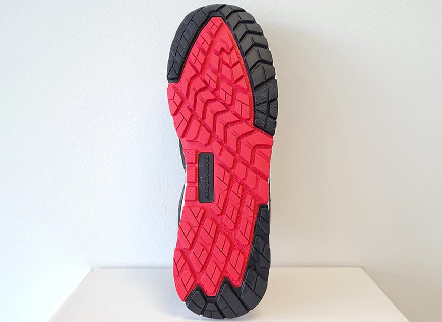 DUNLOP zaščitni delovni čevlji odporen na temperature do 300° C v črni barvi