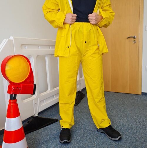 Rumene vodoodporne delovne hlače in jakna